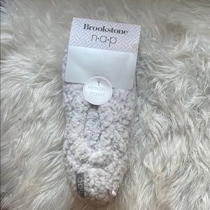 Brookstone White Sherpa Footies NEW